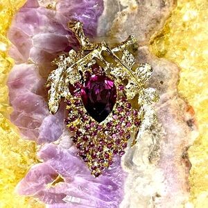 Amethyst Purple Gold Vintage 50’s Rhinestone Grape Cluster Brooch